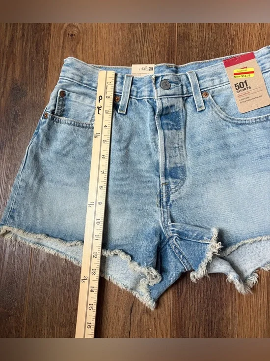 Levi’s 501 Shorts - Picture 2 of 9